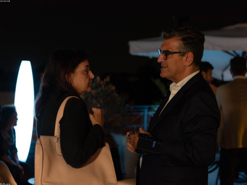 ឱកាសថ្មី: ការបង្កើតអនាគតថ្មីសម្រាប់អ្នករៀននិងអ្នកអភិវឌ្ឍ